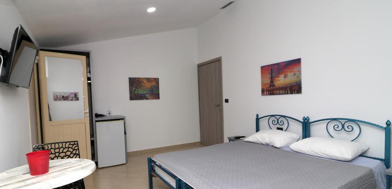 Ildora Qimon Apartment Himare Exterior foto