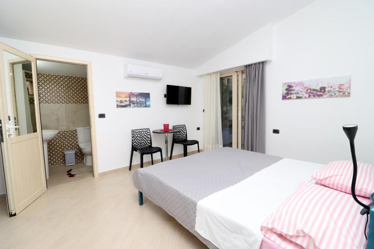 Ildora Qimon Apartment Himare Exterior foto