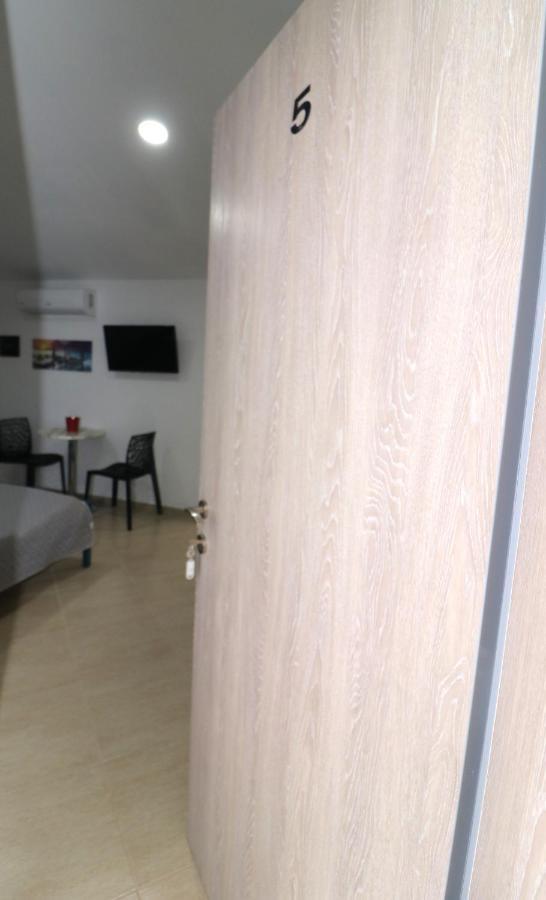 Ildora Qimon Apartment Himare Exterior foto