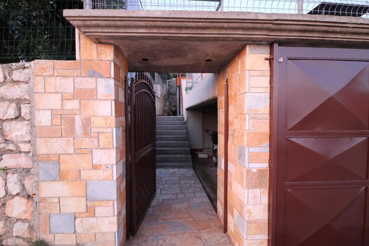 Ildora Qimon Apartment Himare Exterior foto