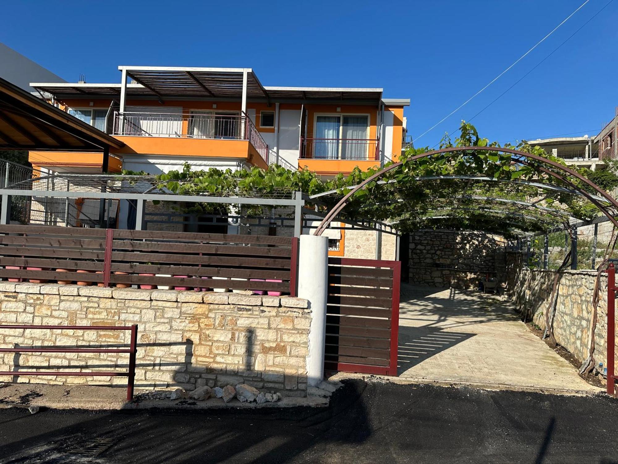 Ildora Qimon Apartment Himare Exterior foto